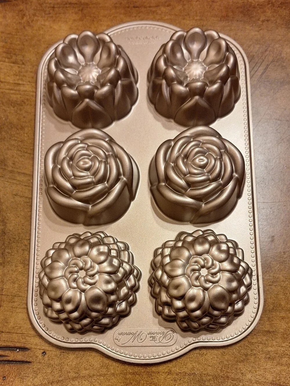 Pioneer Woman Silver/Gold Floral 6-Cavity Cakelet Pan